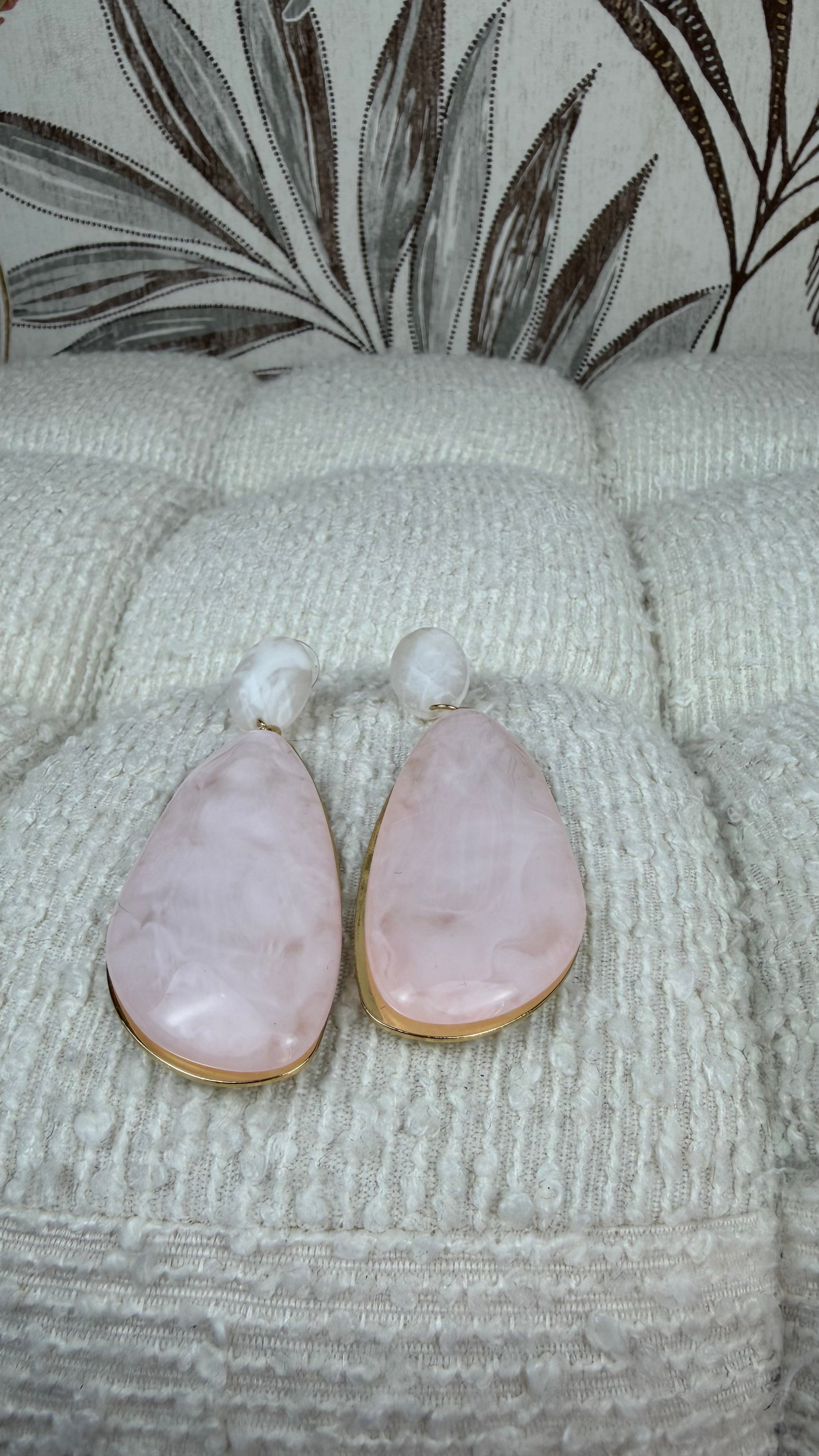 Pendiente piedra rosa