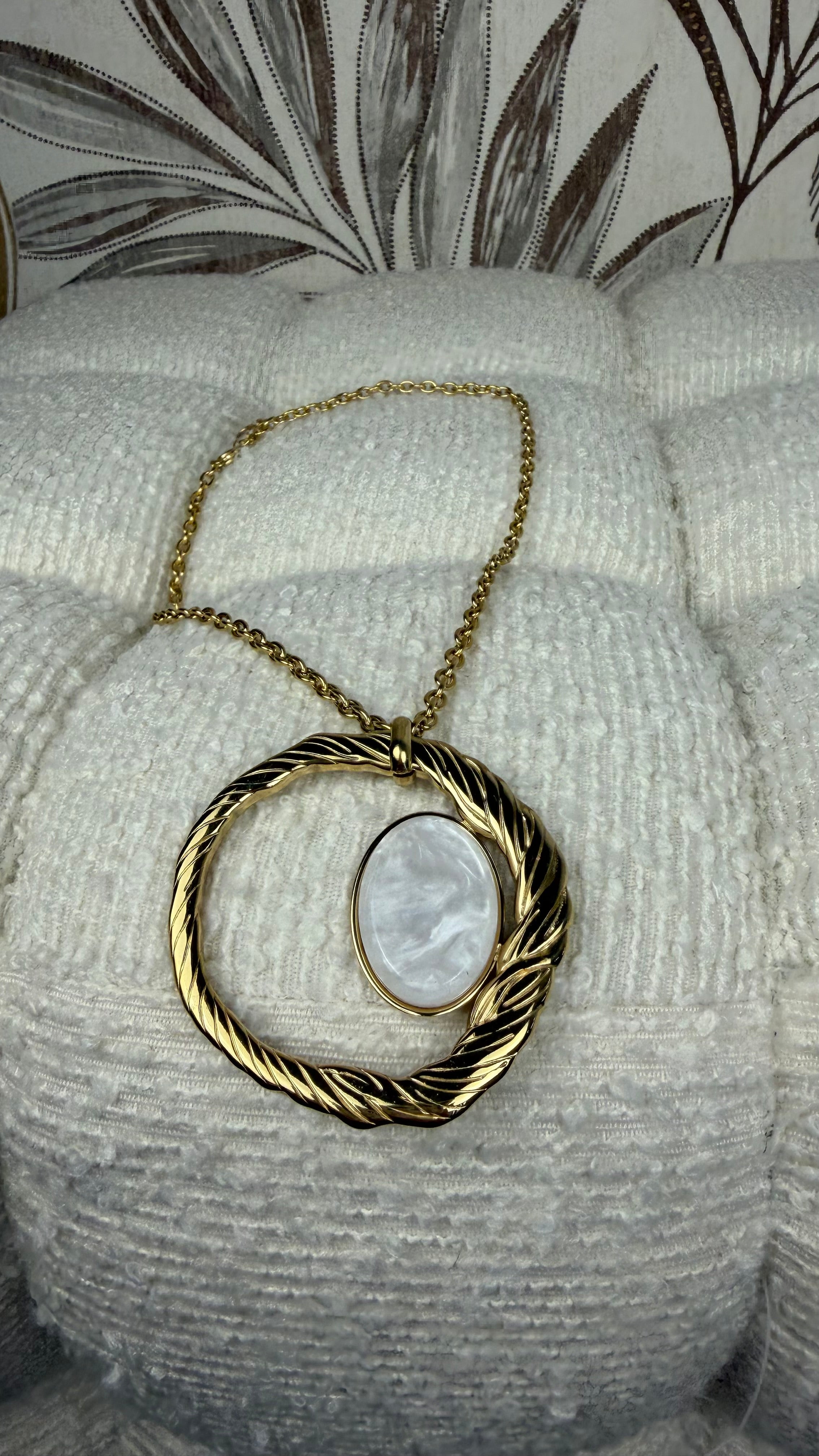 Collar círculo dorado