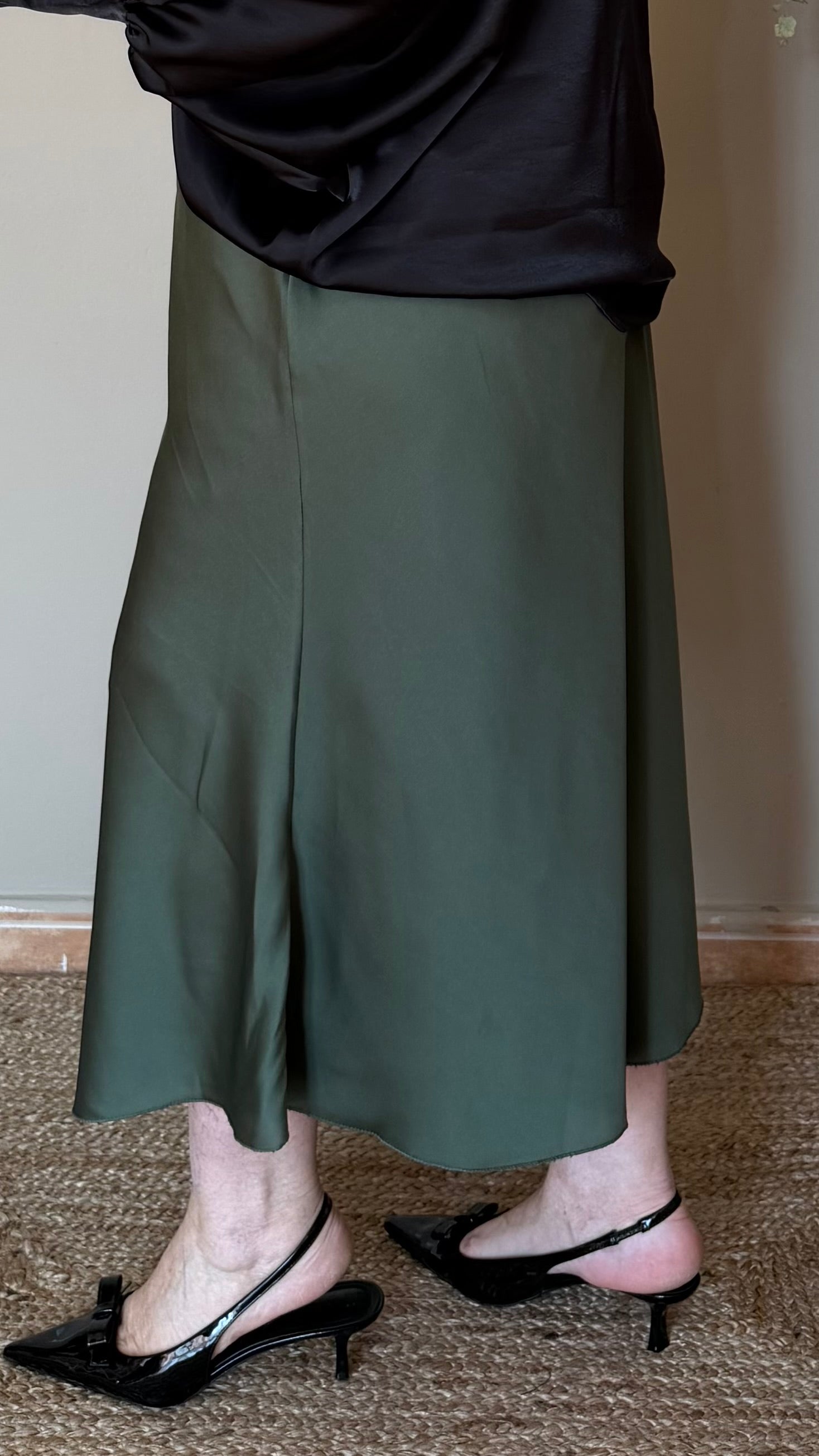 Falda satinada verde