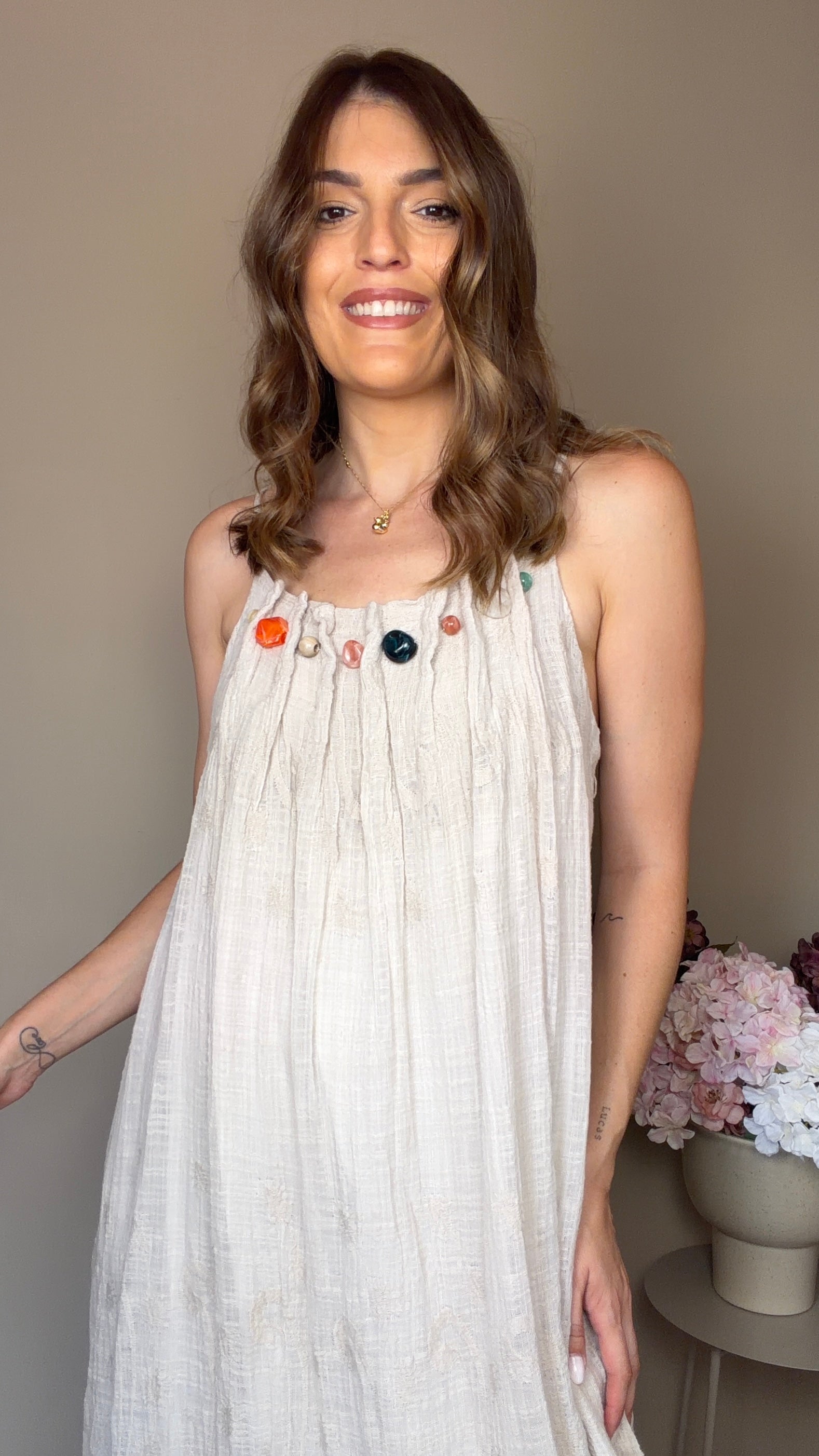 Vestido encaje beige