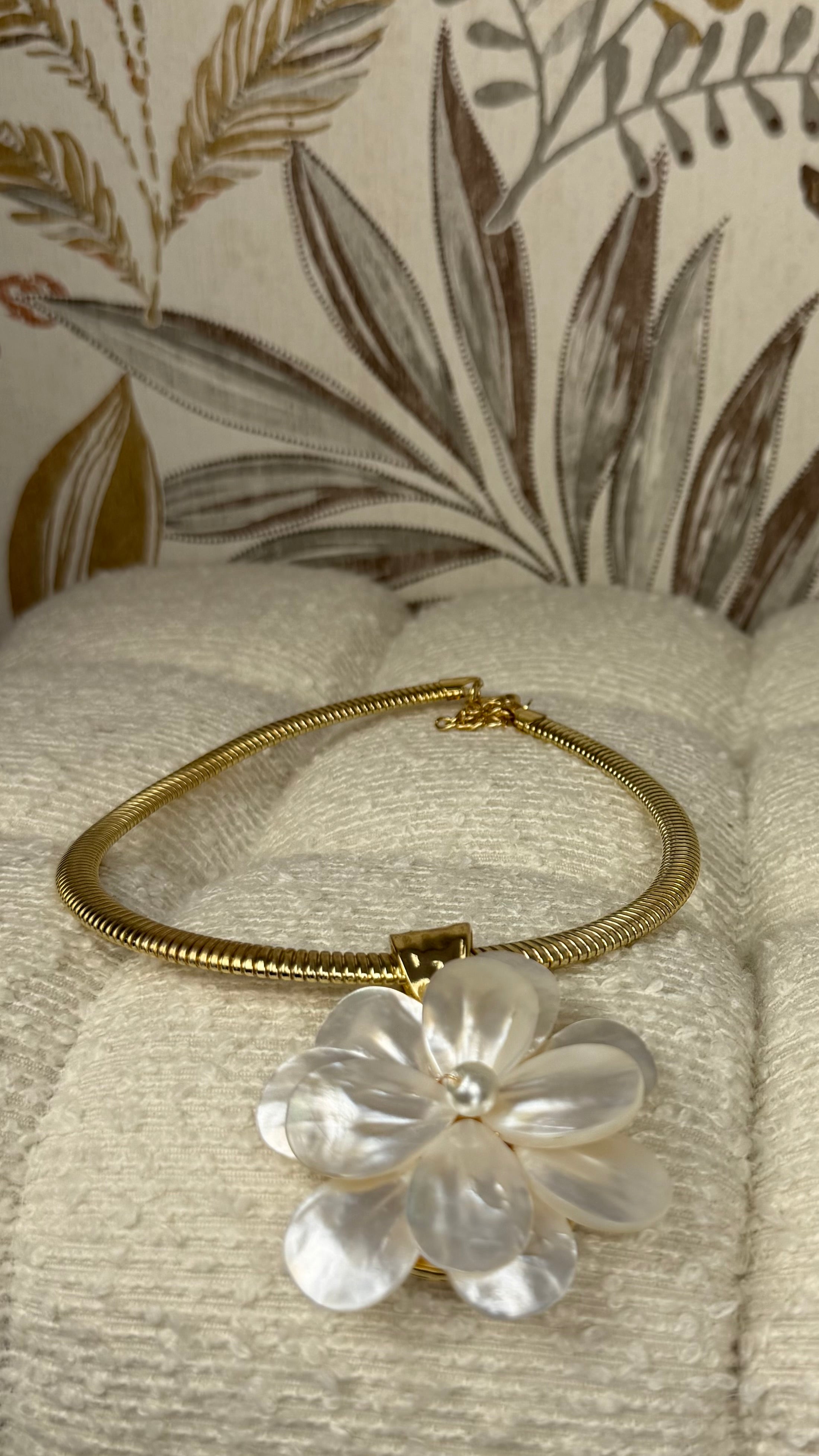 Collar Flor blanco