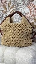 Bolso tachuelas rafia