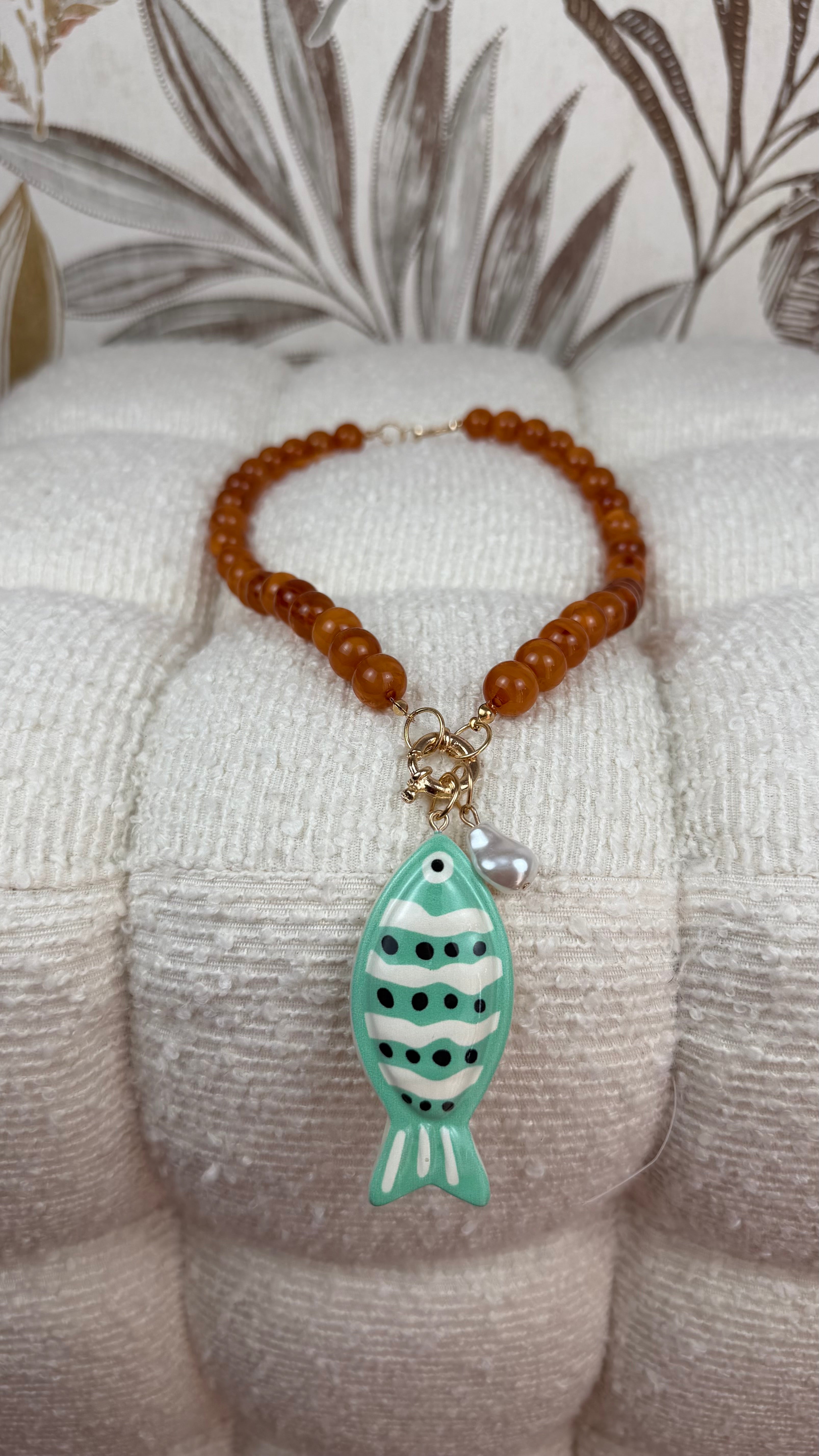 Collar pez teja
