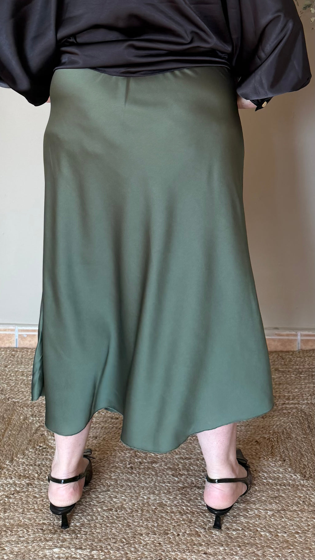 Falda satinada verde