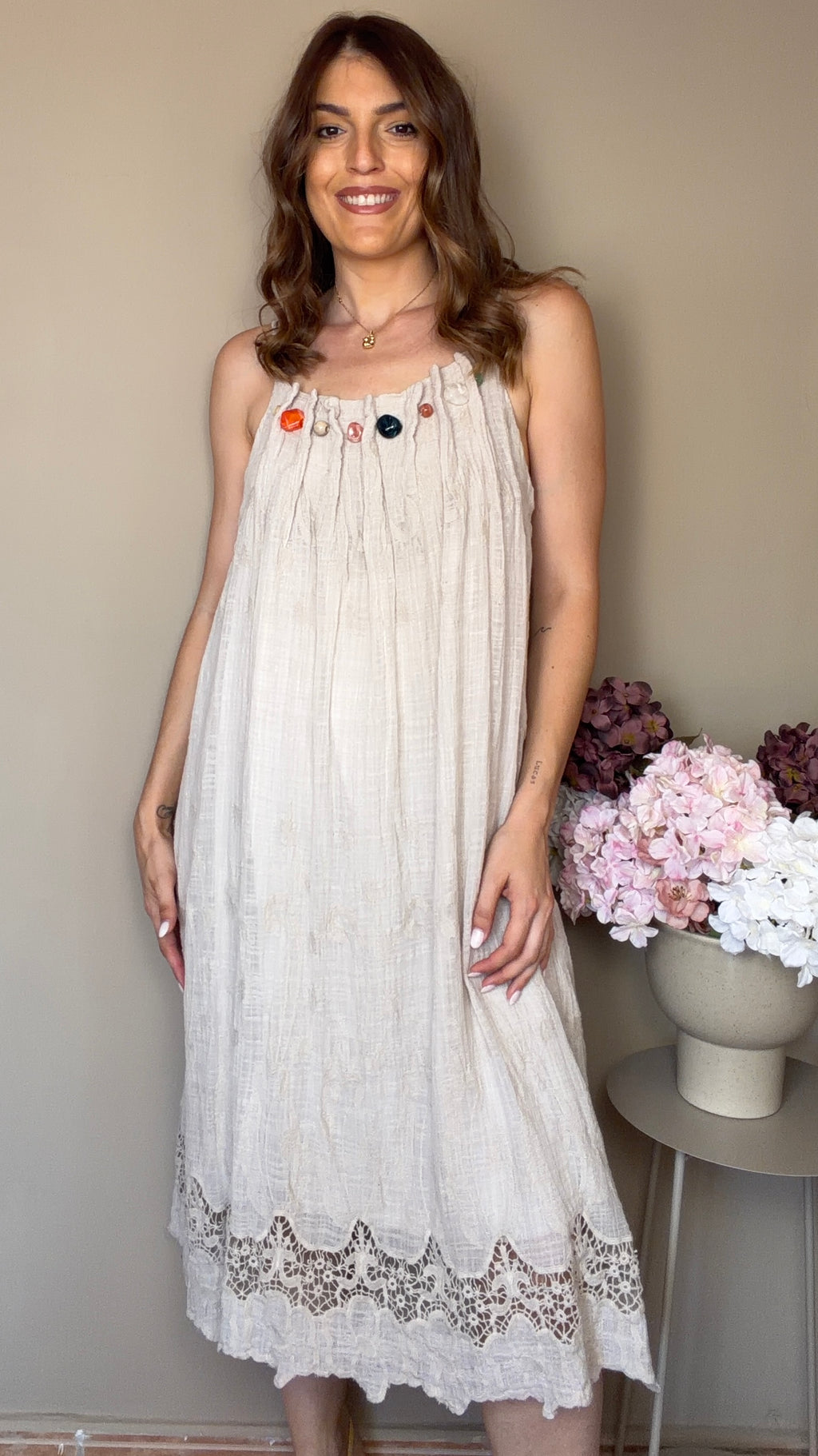 Vestido encaje beige