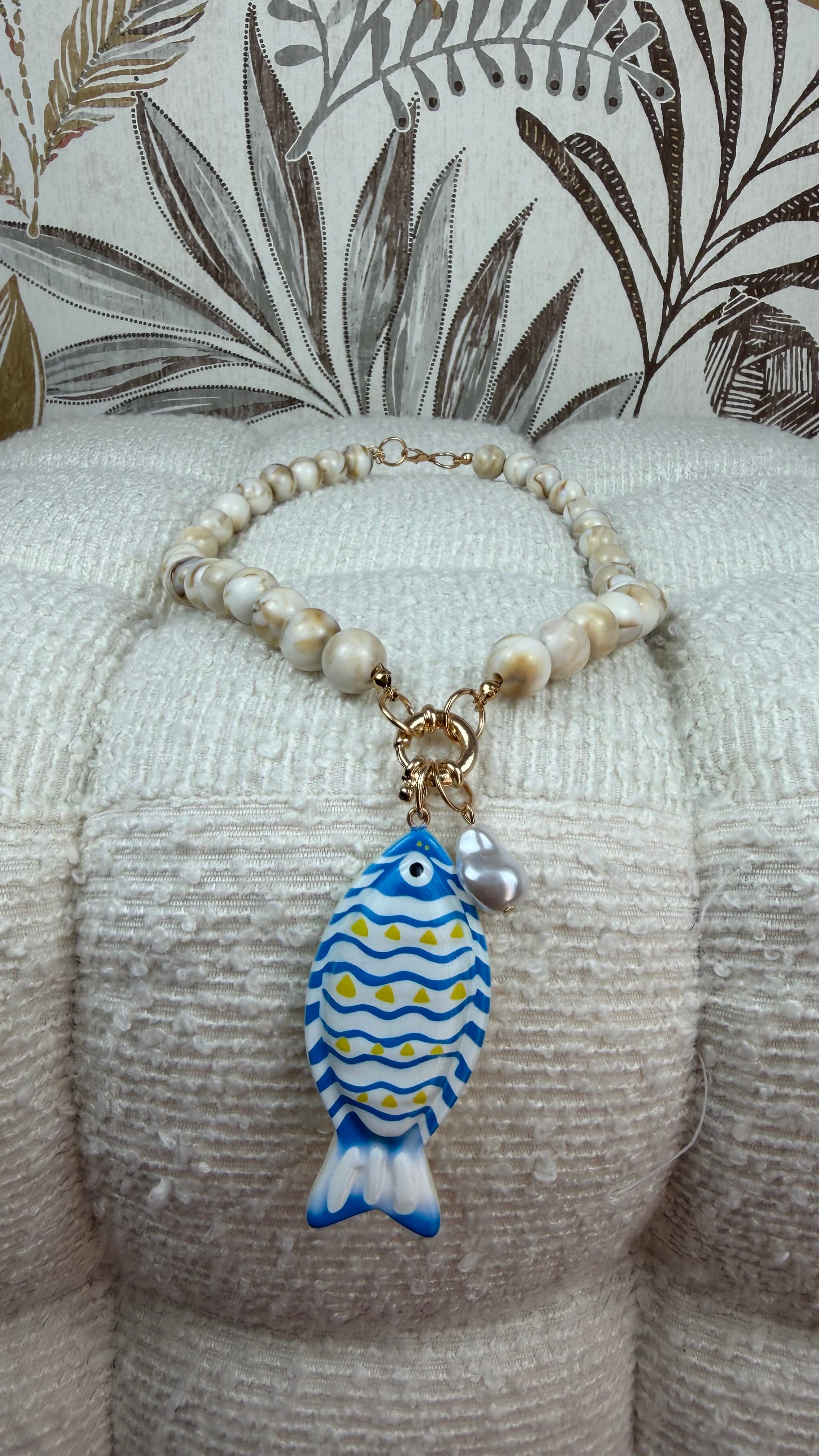 Collar pez blanco